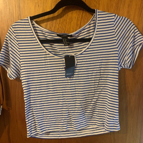 Crop top - Picture 1 of 2